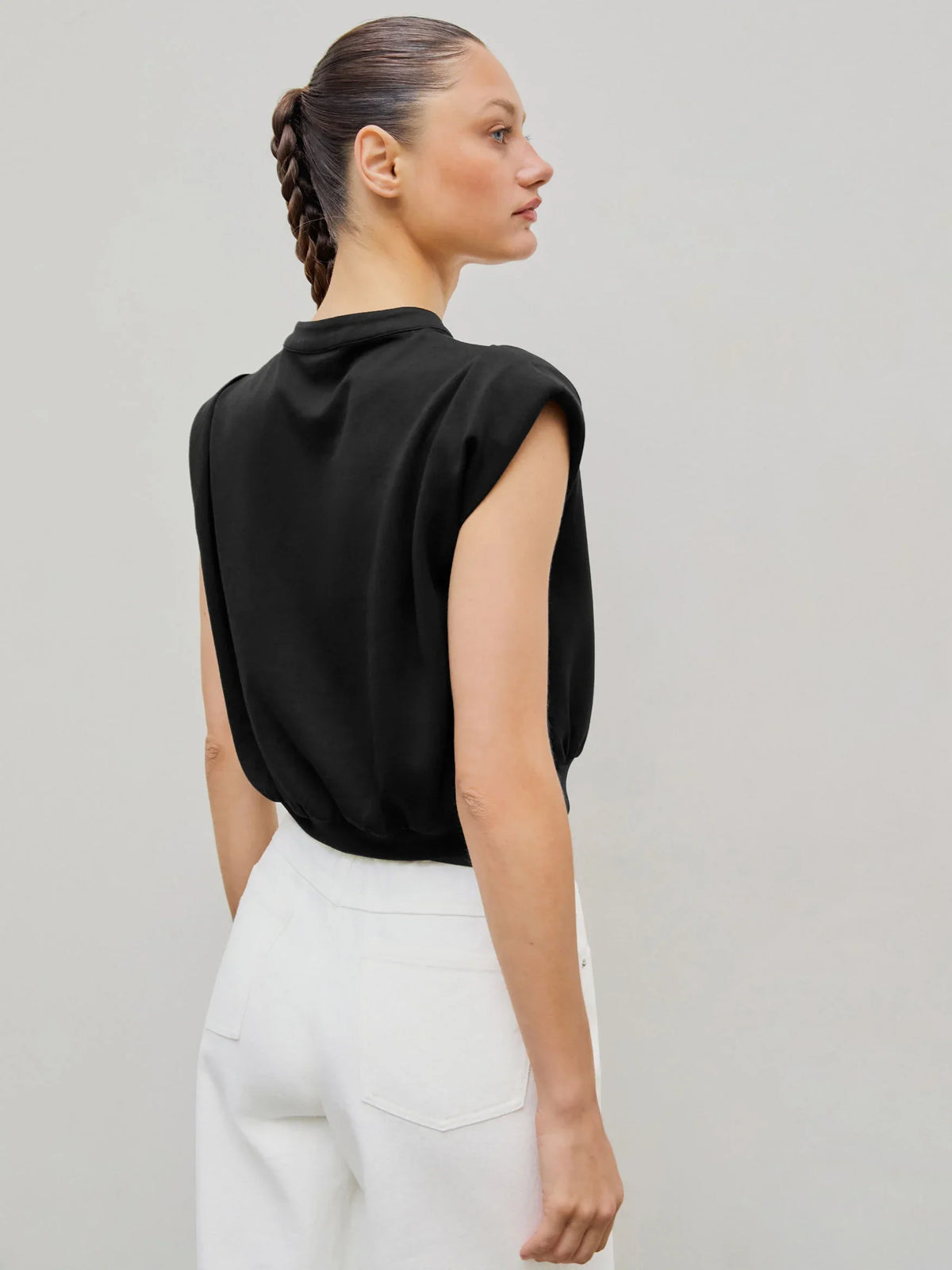 Top corto plisado de cuello en V