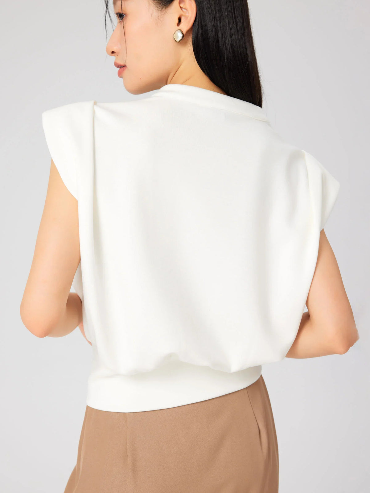 Top corto plisado de cuello en V