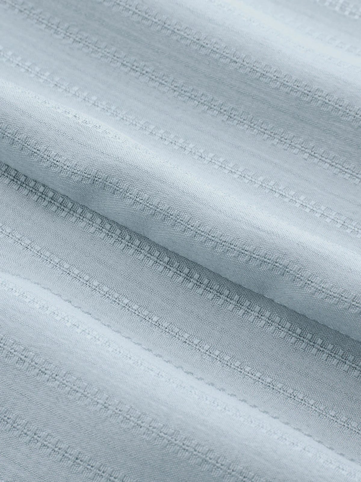 Top de tirantes con cuello alto, textura fruncida y nudo