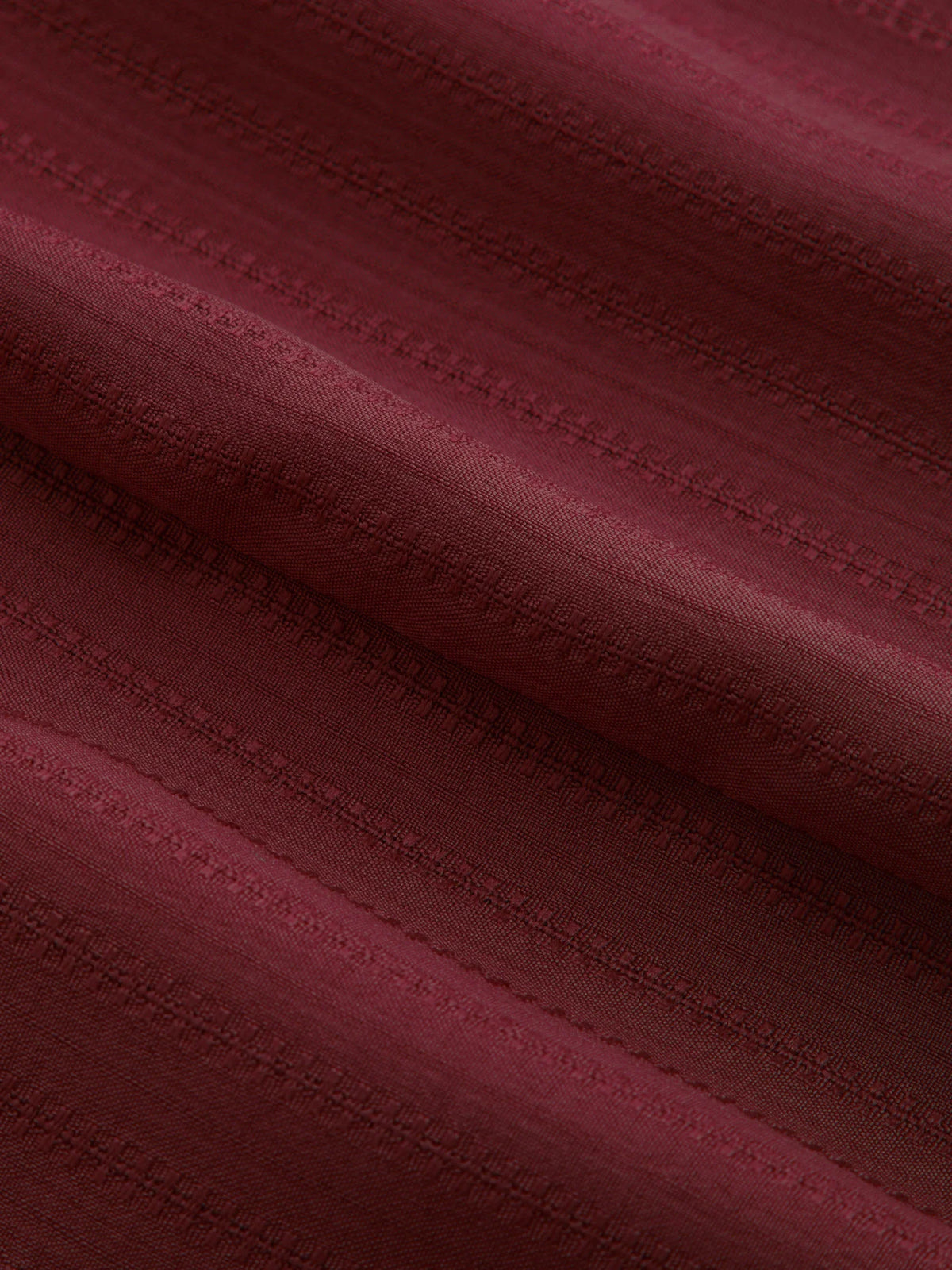 Top de tirantes con cuello alto, textura fruncida y nudo
