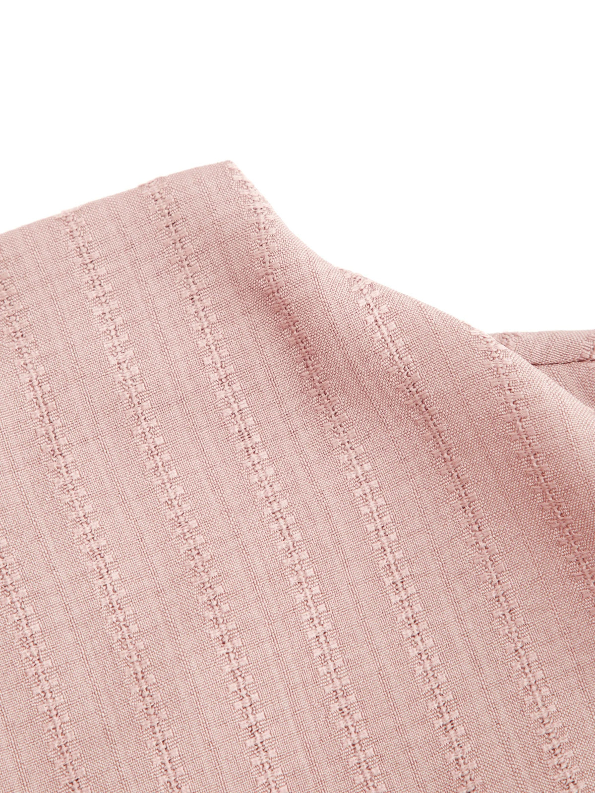 Top de tirantes con cuello alto, textura fruncida y nudo