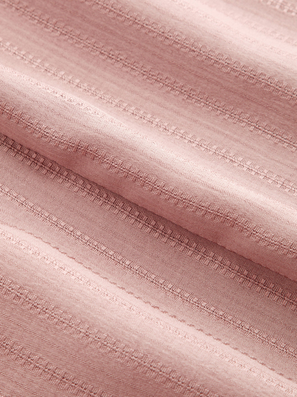 Top de tirantes con cuello alto, textura fruncida y nudo