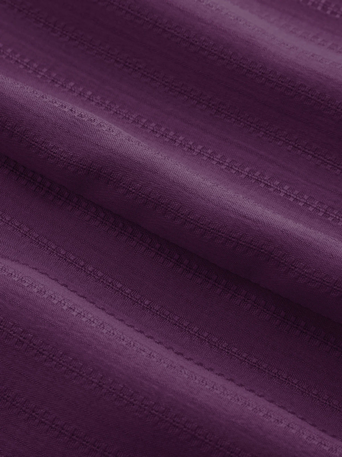 Top de tirantes con cuello alto, textura fruncida y nudo