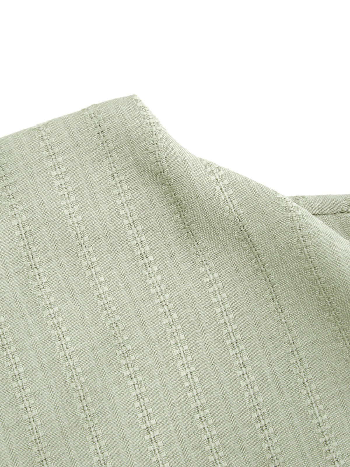 Top de tirantes con cuello alto, textura fruncida y nudo