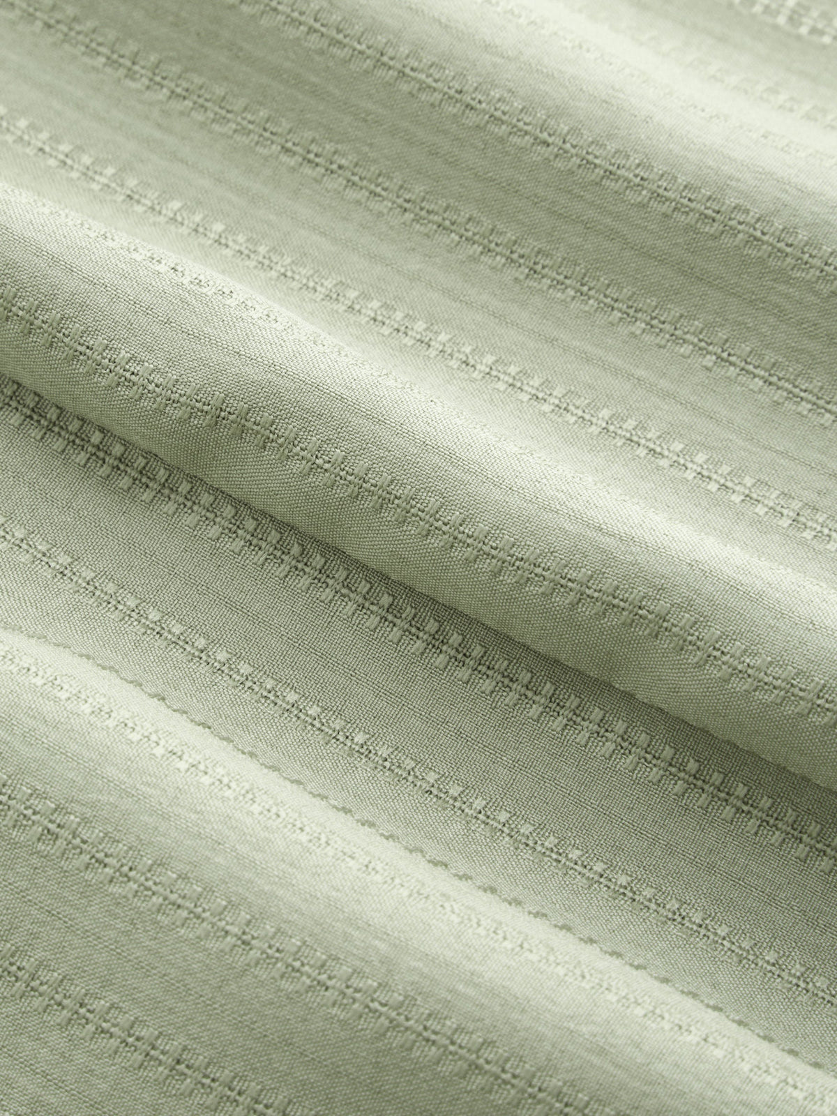 Top de tirantes con cuello alto, textura fruncida y nudo
