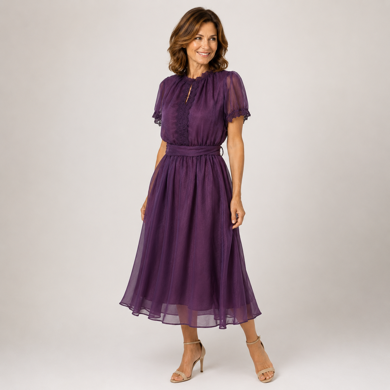 Flavia | Maxi Vestido con Escote en Forma de Gota y Bordes de Encaje Chiffon