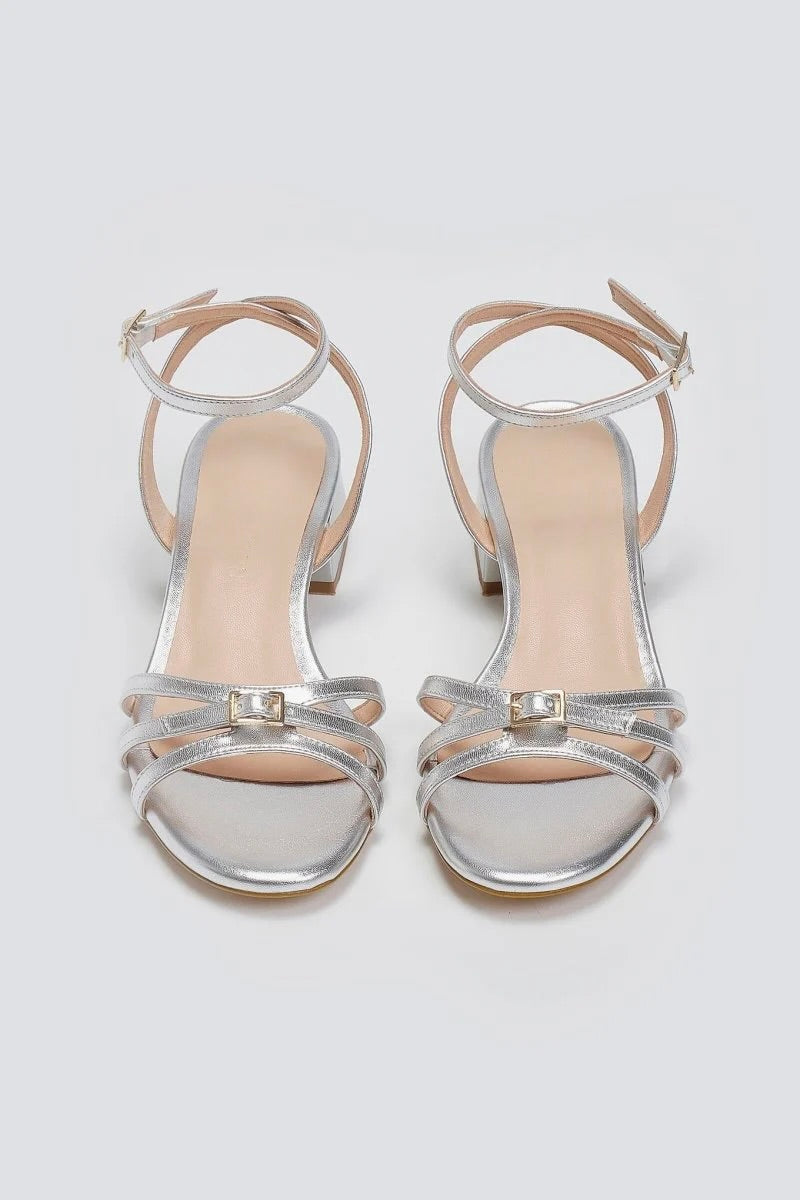 Sandalias de tiras con tacón bajo
