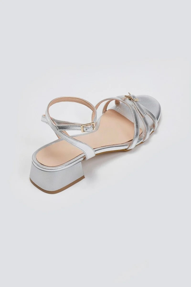 Sandalias de tiras con tacón bajo