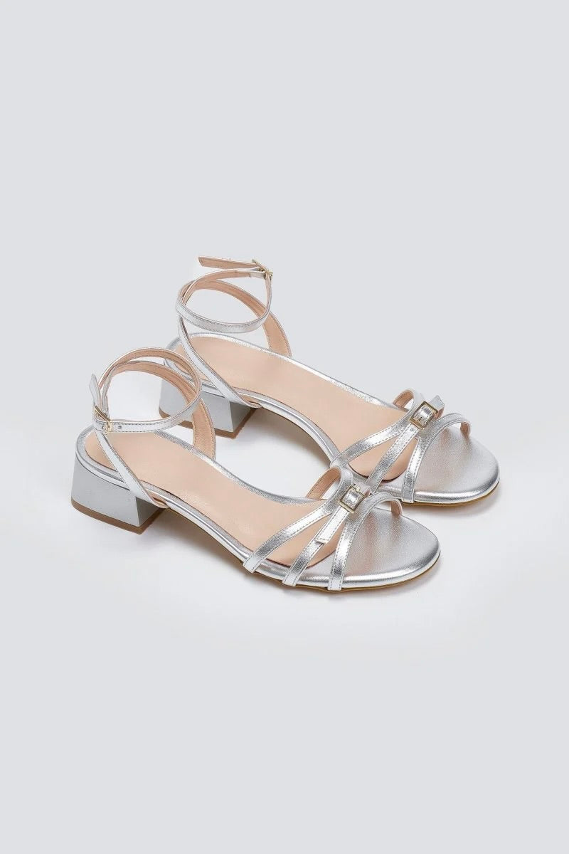 Sandalias de tiras con tacón bajo