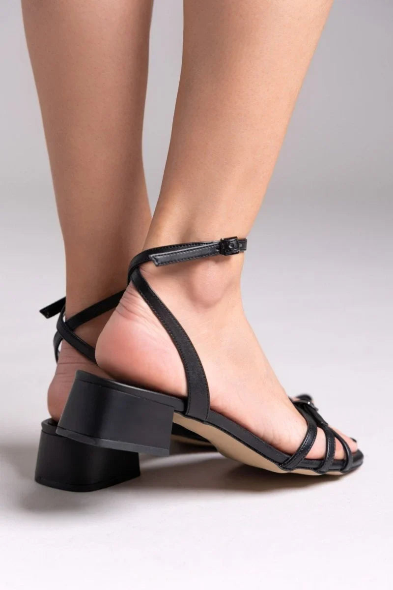 Sandalias de tiras con tacón bajo