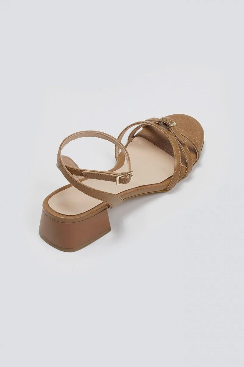 Sandalias de tiras con tacón bajo