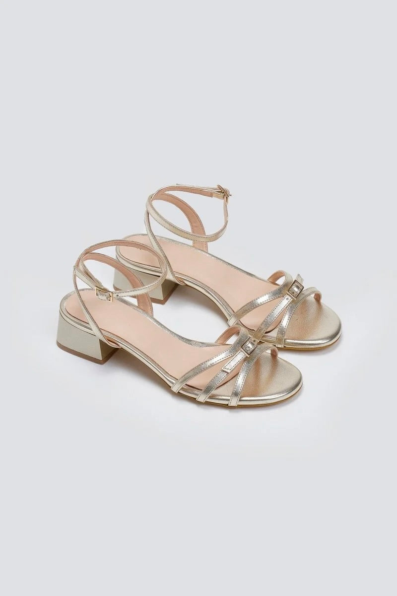 Sandalias de tiras con tacón bajo