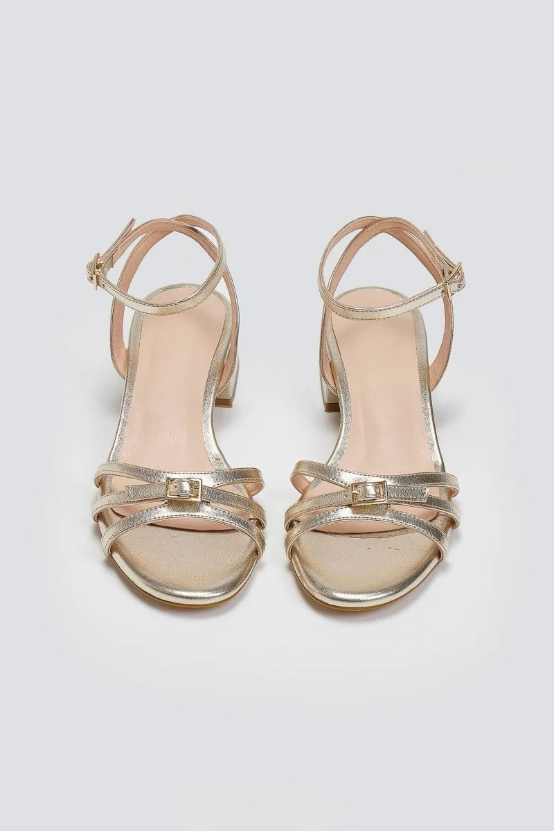 Sandalias de tiras con tacón bajo